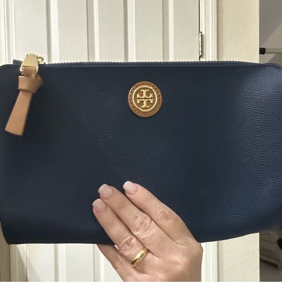 TORY BURCH!! ❤️ blue clutche - Picture 7 of 8